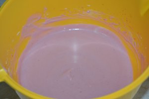 Desert tort cu crema de zmeura si mure