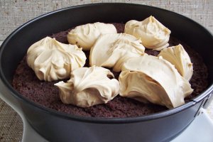 Desert tort cu crema de nuci si dulce de leche - reteta cu nr 800
