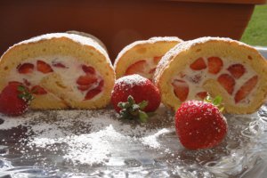 Desert Swiss Roll-Rulada cu capsuni