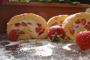 Desert Swiss Roll-Rulada cu capsuni