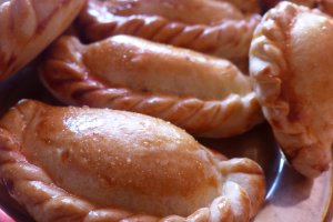 Aperitive empanadas / Pateuri cu ton