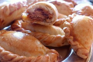 Aperitive empanadas / Pateuri cu ton