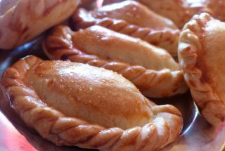 Aperitive empanadas / Pateuri cu ton