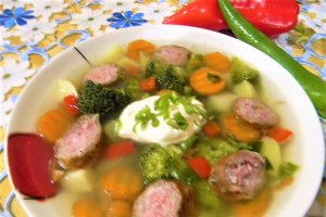 Ciorba cu broccoli si carnat de casa