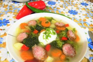 Ciorba cu broccoli si carnat de casa