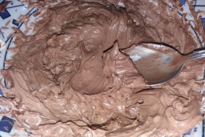 Desert tort Primavara cu crema de mascarpone si ciocolata