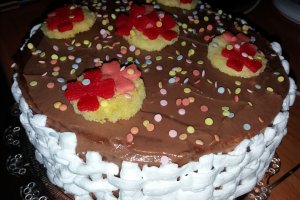 Desert tort Primavara cu crema de mascarpone si ciocolata
