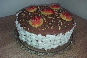 Desert tort Primavara cu crema de mascarpone si ciocolata