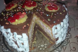 Desert tort Primavara cu crema de mascarpone si ciocolata