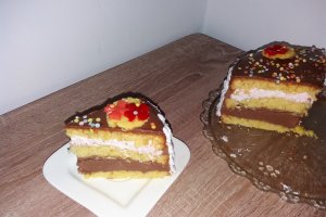 Desert tort Primavara cu crema de mascarpone si ciocolata