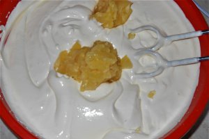 Desert tort cu crema de ananas