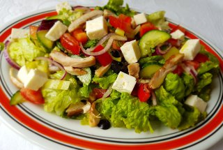 Salata de cruditati cu carne de pui