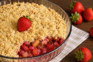 Desert crumble cu capsuni si rubarba - reteta cu nr. 300