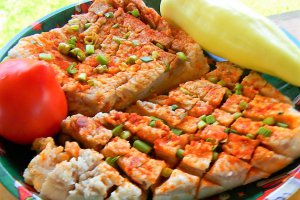 Slanina popricata cu usturoi verde
