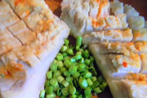 Slanina popricata cu usturoi verde