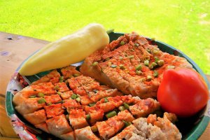 Slanina popricata cu usturoi verde