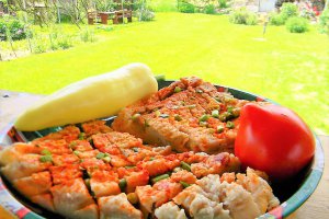 Slanina popricata cu usturoi verde