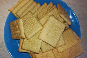 Salam de biscuiţi, reţetă cu unt