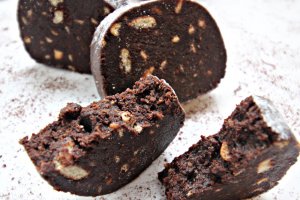 Salam de biscuiţi, reţetă cu unt