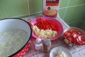 Cus-cus cu carnati de casa