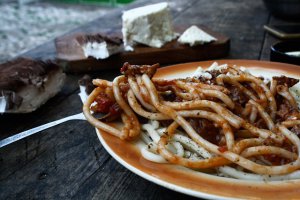Spaghete cu sos de rosii si carne de vita