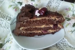 Desert tort cu crema caramel si visine