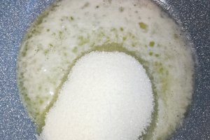 Desert prajitura rasturnata cu banane si caramel