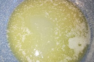 Desert prajitura rasturnata cu banane si caramel