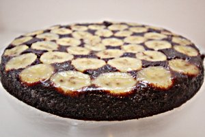 Desert prajitura rasturnata cu banane si caramel