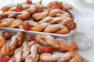Desert gogosi pufoase cu branza