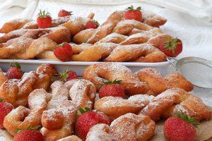 Desert gogosi pufoase cu branza