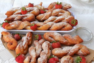 Desert gogosi pufoase cu branza