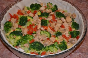 Tarta cu carne de curcan si broccoli