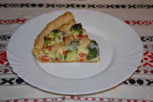 Tarta cu carne de curcan si broccoli