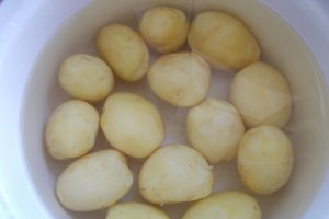 Trufandale - Cartofi noi cu salata de varza noua