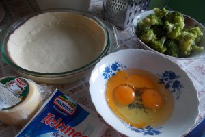 Foietaj cu broccoli si conopida