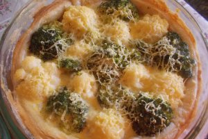 Foietaj cu broccoli si conopida