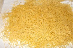 Reteta rapida si delicioasa de supa cu legume si taitei fini de casa
