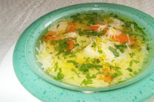 Reteta rapida si delicioasa de supa cu legume si taitei fini de casa