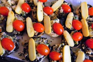 Aperitiv ciuperci umplute cu branzeturi