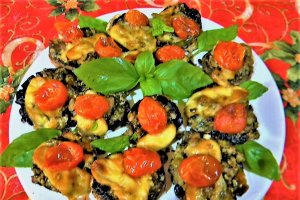 Aperitiv ciuperci umplute cu branzeturi
