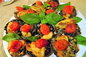 Aperitiv ciuperci umplute cu branzeturi