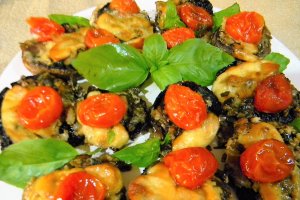 Aperitiv ciuperci umplute cu branzeturi