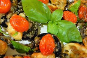 Aperitiv ciuperci umplute cu branzeturi