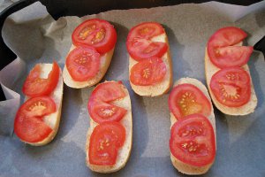 Aperitiv gustari caprese cu ou posat