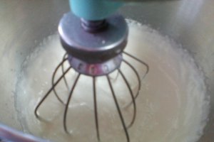 Desert napolitanele copilariei  (nuca, caramel si glazura de ciocolata)