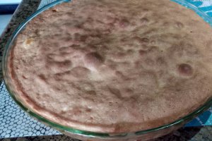 Desert tarta cu caise din blat de pandispan
