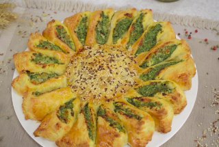 Aperitiv tarta floarea soarelui cu spanac