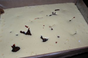 Desert prajitura pufoasa cu dulceata de corcoduse si nuca