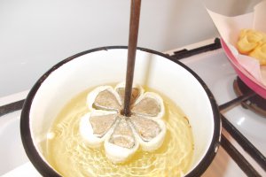 Aperitiv floricele cu cașcaval